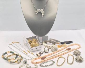 89 VintageJewelryAssortmentRhinestoneJadeCloisonnMonetMore