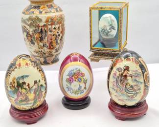 16 FamilleStyleHandPaintedPorcelainVaseEggshapedDecor