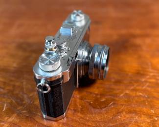 The lot features a vintage Nikon S rangefinder camera with a Nikkor-S 5cm f/1.4 lens. The Nikon S was the first Nikon camera to be imported to the US market. Tested and in good working condition.

