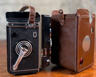 The lot features a Rollei Magic twin-lens reflex (TLR) camera. This vintage medium format camera was produced by the German company Franke & Heidecke between 1960 and 1962. It uses 120 film and produces 6×6 cm images. The camera features a 75mm f/3.5 Schneider Xenar taking lens and a 75mm f/3.5 Heidosmat viewing lens. A key feature of the Rollei Magic is its automatic exposure system, which relies on a built-in selenium light meter. The camera’s design is based on the Rolleicord series and was an early attempt at an automatic camera in the medium format market. Tested and in good working condition.
