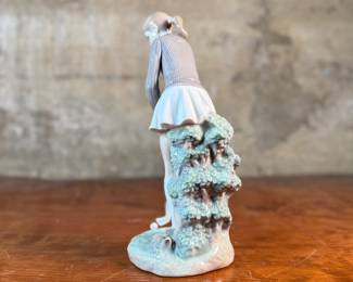"Lady Golfer", a vintage retired Lladro porcelain figurine, model number 4851. This sculpture is in excellent condition and measures, 11” H x 4” W x 5” D.
