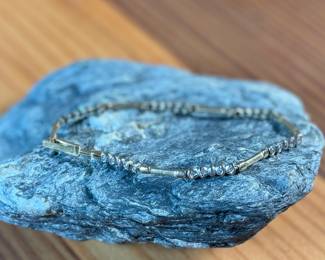 This lot features a 14k gold bracelet that measures 7” and has a total approx. weight of 6.24 grams.
