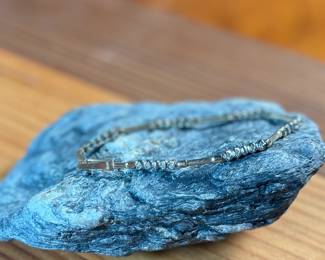 This lot features a 14k gold bracelet that measures 7” and has a total approx. weight of 6.24 grams.
