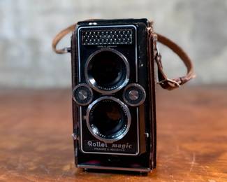 The lot features a Rollei Magic twin-lens reflex (TLR) camera. This vintage medium format camera was produced by the German company Franke & Heidecke between 1960 and 1962. It uses 120 film and produces 6×6 cm images. The camera features a 75mm f/3.5 Schneider Xenar taking lens and a 75mm f/3.5 Heidosmat viewing lens. A key feature of the Rollei Magic is its automatic exposure system, which relies on a built-in selenium light meter. The camera’s design is based on the Rolleicord series and was an early attempt at an automatic camera in the medium format market. Tested and in good working condition.
