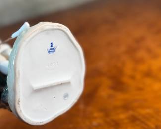 "Lady Golfer", a vintage retired Lladro porcelain figurine, model number 4851. This sculpture is in excellent condition and measures, 11” H x 4” W x 5” D.
