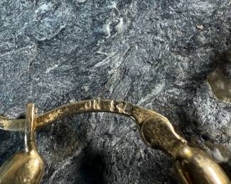 This lot features a pair of 14k gold earrings with a total approx. weight of 3.0 grams.
