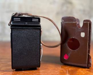 The lot features a Rollei Magic twin-lens reflex (TLR) camera. This vintage medium format camera was produced by the German company Franke & Heidecke between 1960 and 1962. It uses 120 film and produces 6×6 cm images. The camera features a 75mm f/3.5 Schneider Xenar taking lens and a 75mm f/3.5 Heidosmat viewing lens. A key feature of the Rollei Magic is its automatic exposure system, which relies on a built-in selenium light meter. The camera’s design is based on the Rolleicord series and was an early attempt at an automatic camera in the medium format market. Tested and in good working condition.
