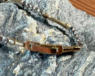 This lot features a 14k gold bracelet that measures 7” and has a total approx. weight of 6.24 grams.
