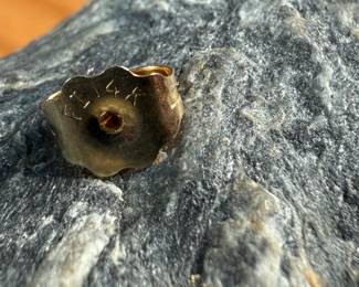 This lot features a pair of stunning 14k gold earrings with lab grown pink sapphires. Total approx. weight of 2.15 grams.
