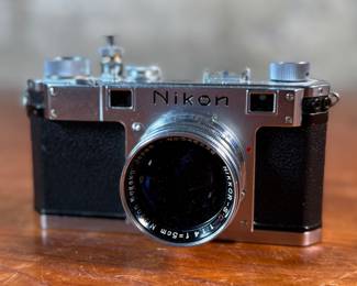 The lot features a vintage Nikon S rangefinder camera with a Nikkor-S 5cm f/1.4 lens. The Nikon S was the first Nikon camera to be imported to the US market. Tested and in good working condition.
