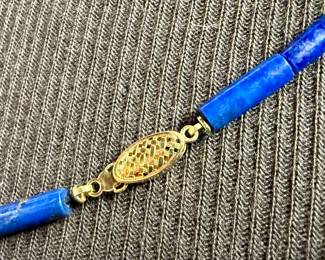 This lot features a stunning necklace & bracelet set, made with 14k gold and lapis. The necklace measures 24” and the bracelet 7”. Total approx. weight of 30.00 grams.
