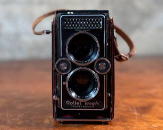 The lot features a Rollei Magic twin-lens reflex (TLR) camera. This vintage medium format camera was produced by the German company Franke & Heidecke between 1960 and 1962. It uses 120 film and produces 6×6 cm images. The camera features a 75mm f/3.5 Schneider Xenar taking lens and a 75mm f/3.5 Heidosmat viewing lens. A key feature of the Rollei Magic is its automatic exposure system, which relies on a built-in selenium light meter. The camera’s design is based on the Rolleicord series and was an early attempt at an automatic camera in the medium format market. Tested and in good working condition.
