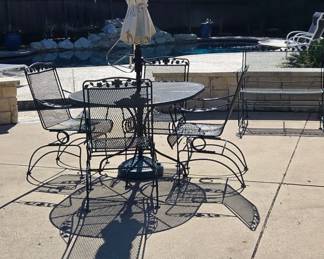 104Nov 05 2025 05 40pmZBAt