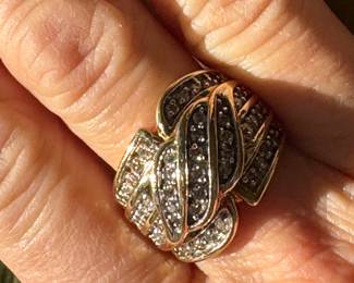 $575 - 10kt yellow gold ring / diam- 10.42 gr - size 8 1/2