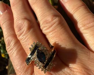 $750 - 14kt yellow gold diam / sapphires ring -5.95gr - size 8 1/2