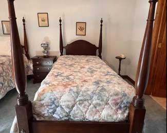 Pair of 4 poster twin beds 