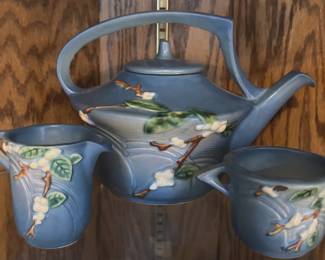 Roseville Freesia tea set