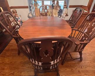Dining room table with 5 Windsor chairs