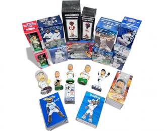 37 LargeBobbleheadLotwMarinersNegroLeagueNestingDoll