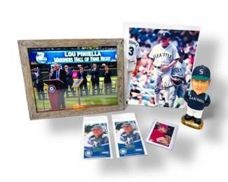 55 LouPiniellaMarinersCollectionSignedPhotoBobbleheadPins
