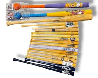 29 LotofMarinersBatsMiniFullSizewStampedSignatures