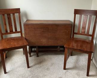 Spindled Drop Leaf And Chairs