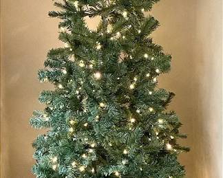 3 Setting Christmas Tree