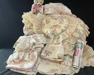 Floral And Lace Bedroom Linens