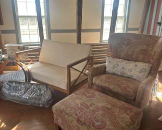 Newer outdoor furniture priced to sell nothing is over 5- 75$ inside 