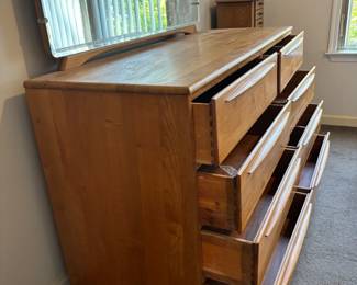 MCM Haywood Wakefield Palimino 8 drawer dresser w mirror. $ 450.00
55”w 21”d 33”t. 64.5” t w mirror 