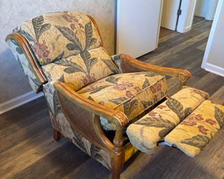 Wood framed Arm chair recliner w tropical print $ 175.00
26.5”w 30”d 40”t