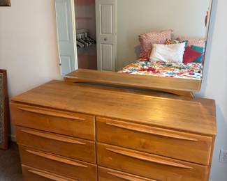 MCM Haywood Wakefield Palimino 8 drawer dresser w mirror. $ 450.00
55”w 21”d 33”t. 64.5” t w mirror 
