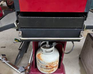 Members Mark 24” gas grill $