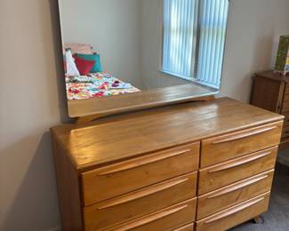 MCM Haywood Wakefield Palimino 8 drawer dresser w mirror. $ 450.00
55”w 21”d 33”t. 64.5” t w mirror 