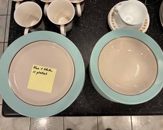 Royal Norfolk 11 Dinner Plates 11 Bowls 
$80.00 set