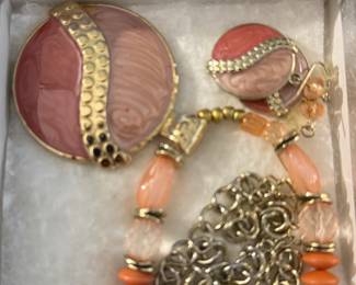vintage jewelry 