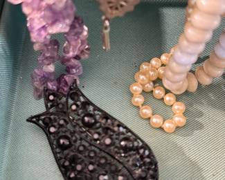 beautiful jet brooch 