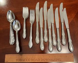 W102 - $35. Simeon L & George Rogers Co. Oneida Homestead. 8 - 5 Pc place settings. 