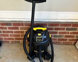 W92 - $25. Stanley 4HP 6 gallon shop vac. 