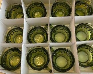 W68 - $45. 12 luncheon plates & cups. Kings Crown - Green. Plates are 10.5" across. 