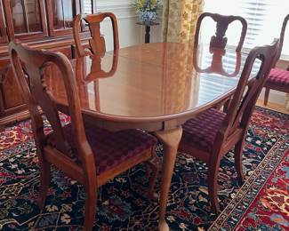 W70 - $350. American Drew Dining Room Table & Chairs. Table + 2 leafs. Table is 44" wide x 64" long. Each Leaf is 15" extra. 2 arm chairs and 4 regular chairs. Table does show some signs of use - see photos. Mostly on the edges of the leaves and table legs. 