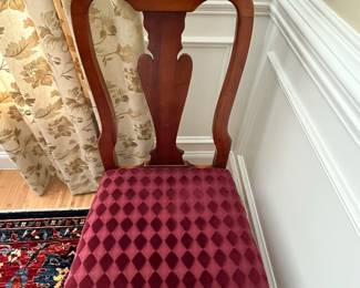 W70 - $350. American Drew Dining Room Table & Chairs. Table + 2 leafs. Table is 44" wide x 64" long. Each Leaf is 15" extra. 2 arm chairs and 4 regular chairs. Table does show some signs of use - see photos. Mostly on the edges of the leaves and table legs. 