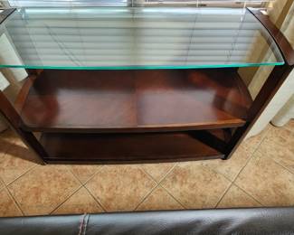 Part of a 5 piece set of end-tables. Two large, two medium, and one under window table. Can set as pairs or individually!