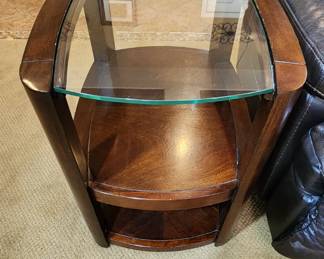 Part of a 5 piece set of end-tables. Two large, two medium, and one under window table. Can set as pairs or individually!