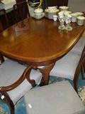 Henredon Table, 2-leafs & 6-Chairs, Royal Doulton China