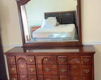 "Halifax North Prestige" in Evans, GA Starts Closing Thu 12/4 at 8p. Pickup is Sat 12/6 from 11-3p. Please click here to view more photos, descriptions, and current bids: https://ctbids.com/estate-sale/40708