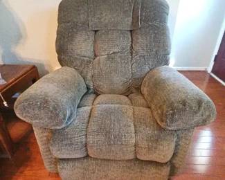 "Halifax North Prestige" in Evans, GA Starts Closing Thu 12/4 at 8p. Pickup is Sat 12/6 from 11-3p. Please click here to view more photos, descriptions, and current bids: https://ctbids.com/estate-sale/40708