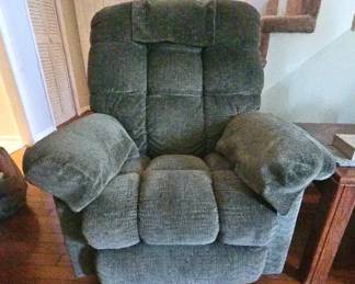 "Halifax North Prestige" in Evans, GA Starts Closing Thu 12/4 at 8p. Pickup is Sat 12/6 from 11-3p. Please click here to view more photos, descriptions, and current bids: https://ctbids.com/estate-sale/40708