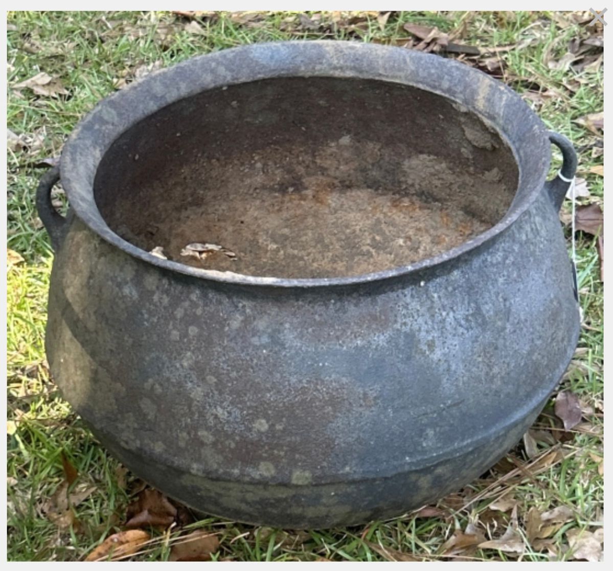 Cast Iron Pot / Cauldron