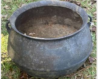 Cast Iron Pot / Cauldron
